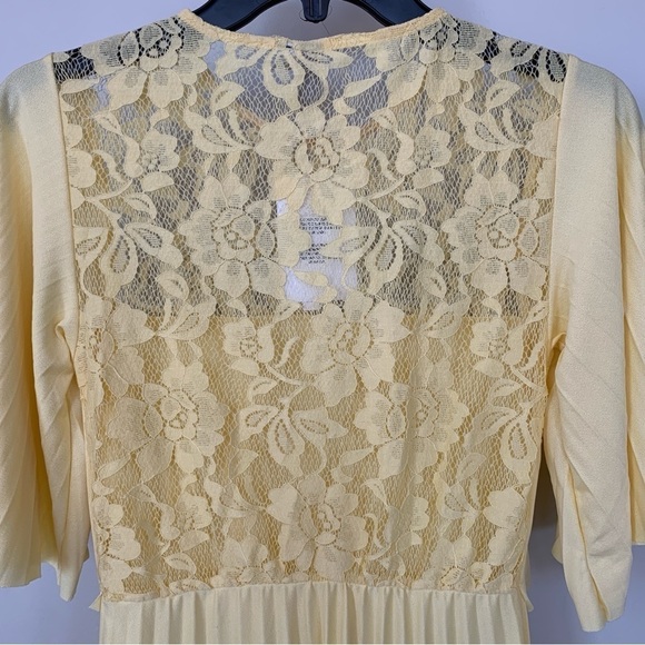 ASOS Light Yellow Pleated Dress Size 2 NWT - Picture 6 of 8